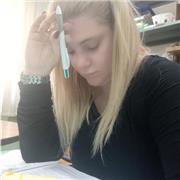 Insegnante di italiano, storia, geografia e latino impartisce lezioni on line . Laureata con massimo dei voti, docente nella scuola pubblica di secondo grado